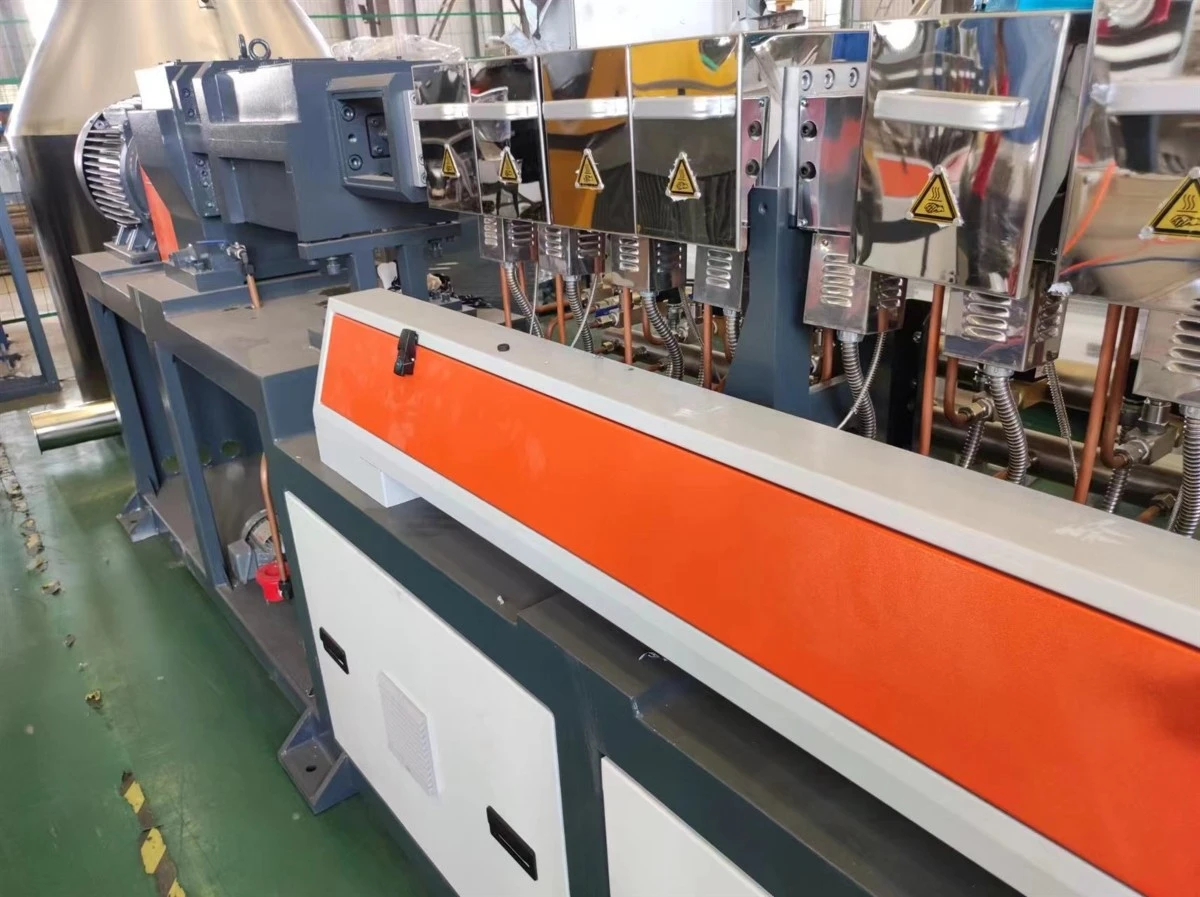 KLWE twin screw extruder KLWE twin screw extruder